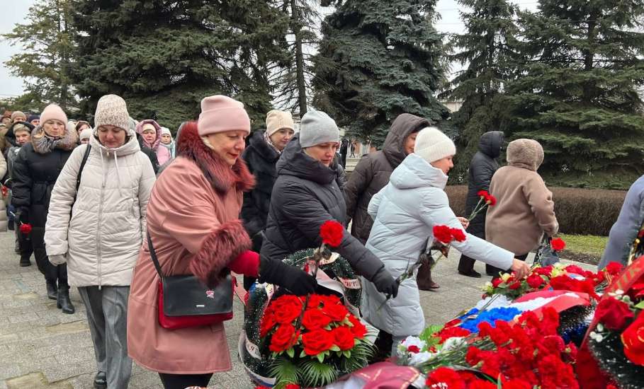 В День Героев Отечества и годовщину освобождения Ельца от немецко-фашистских захватчиков традиционно прошли мероприятия, посвященные всем защитникам нашей Родины