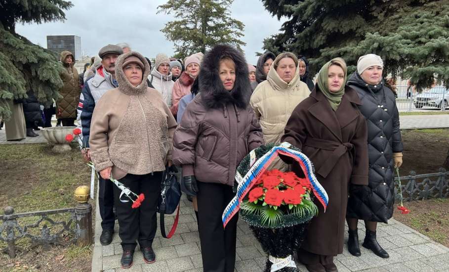 В День Героев Отечества и годовщину освобождения Ельца от немецко-фашистских захватчиков традиционно прошли мероприятия, посвященные всем защитникам нашей Родины