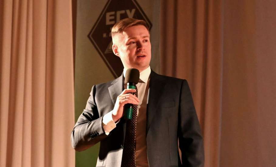 В концертном зале Елецкого государственного университета им. И.А. Бунина состоялась встреча с Сергеем Тугушевым