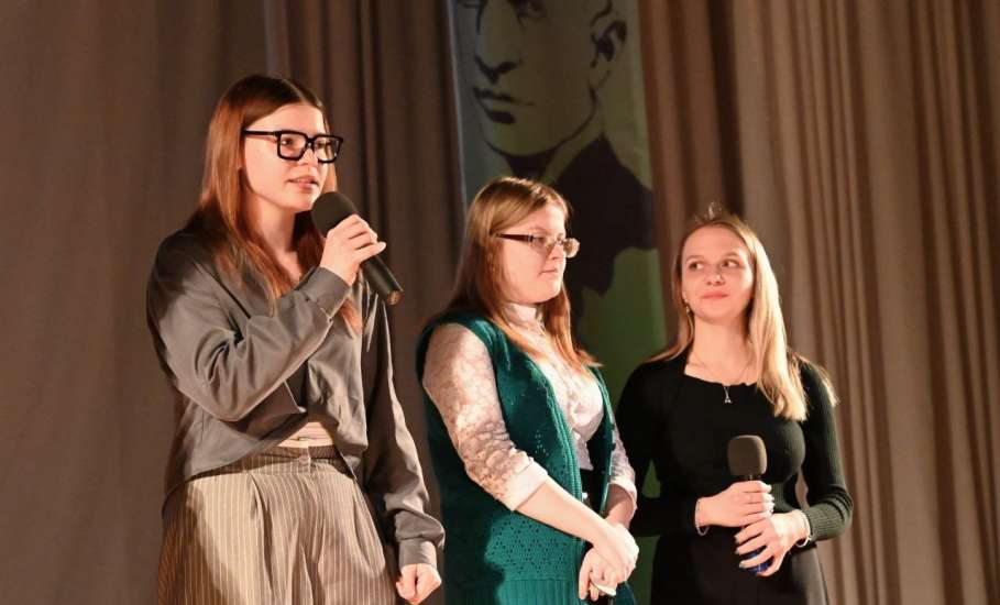 В концертном зале Елецкого государственного университета им. И.А. Бунина состоялась встреча с Сергеем Тугушевым