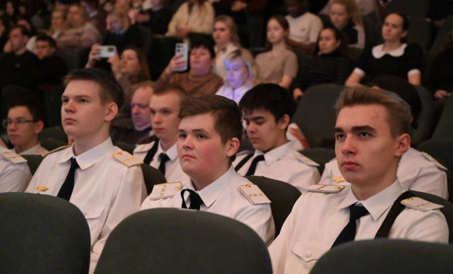 В концертном зале Елецкого государственного университета им. И.А. Бунина состоялась встреча с Сергеем Тугушевым