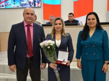 В Елецком районе юриста из администрации наградили Почетным Знаком Правительства Липецкой области "Во славу земли Липецкой"