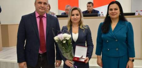 В Елецком районе юриста из администрации наградили Почетным Знаком Правительства Липецкой области "Во славу земли Липецкой"