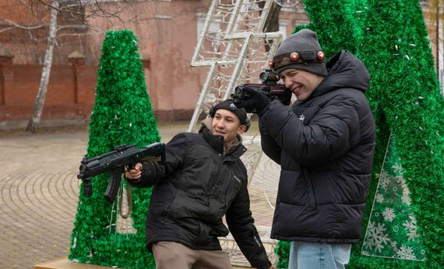 На территории Детского парка в Ельце прошли соревнования по лазертагу