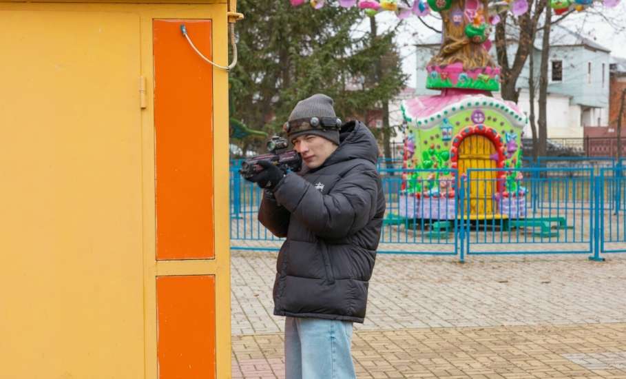 На территории Детского парка в Ельце прошли соревнования по лазертагу