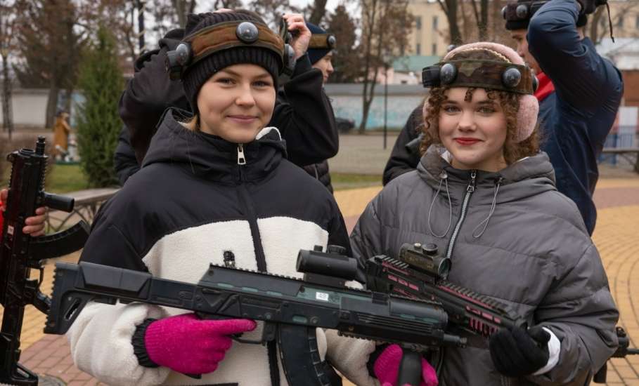 На территории Детского парка в Ельце прошли соревнования по лазертагу