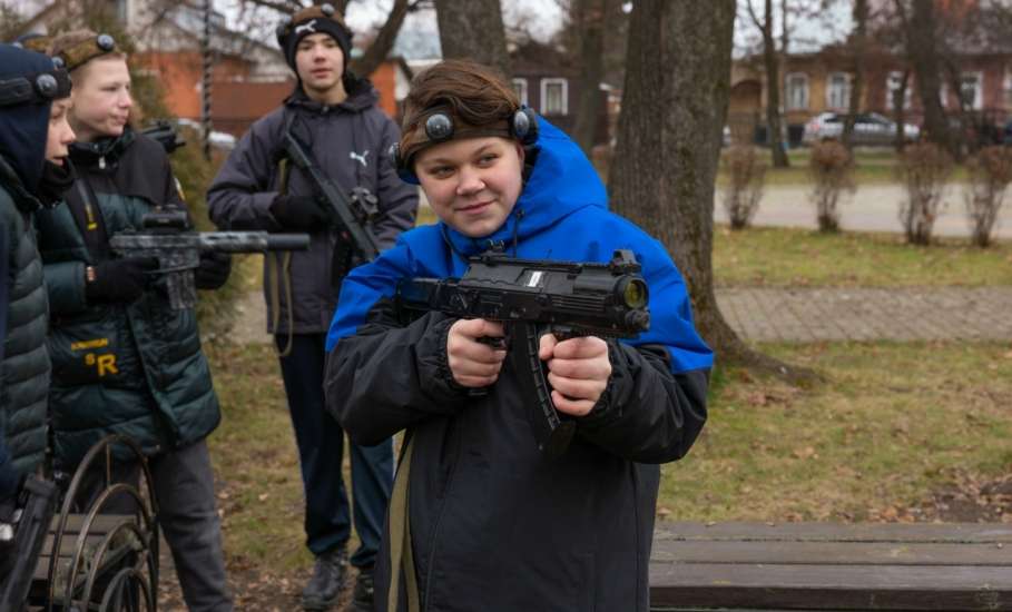На территории Детского парка в Ельце прошли соревнования по лазертагу