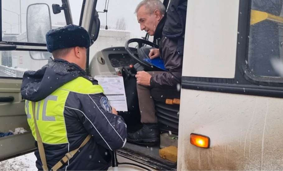 Автоинспекторы второй день проверяют пассажирские автобусы в усиленном режиме – в Липецкой области проходит двухдневное профилактическое мероприятие