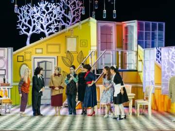 Драмтеатр «Бенефис»: 13 декабря, суббота, 18:00 Робер Тома "ВОСЕМЬ ЛЮБЯЩИХ ЖЕНЩИН"