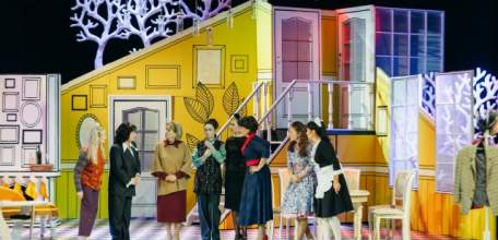 Драмтеатр «Бенефис»: 13 декабря, суббота, 18:00 Робер Тома "ВОСЕМЬ ЛЮБЯЩИХ ЖЕНЩИН"