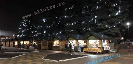Сегодня вечером заработали ларьки с сувенирной продукцией на площади Ленина в Ельце