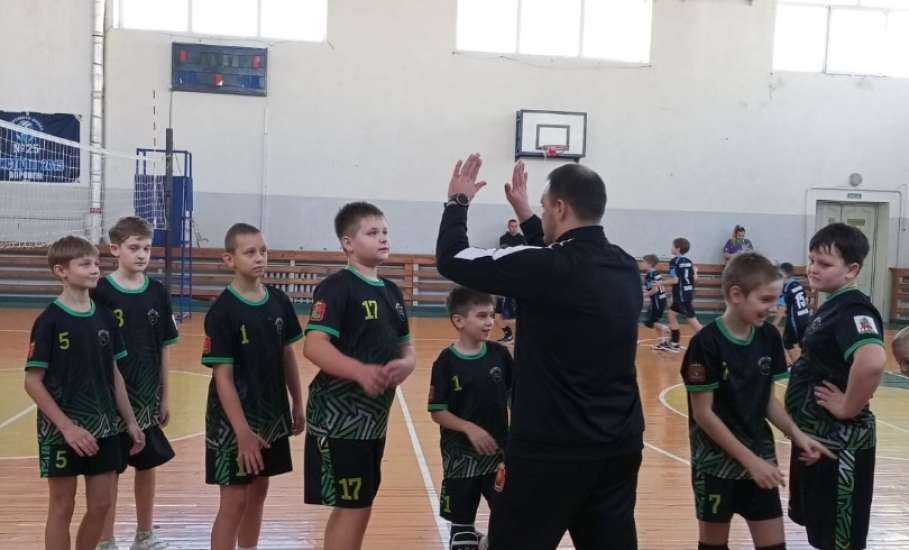 В Ельце прошло открытое первенство по волейболу