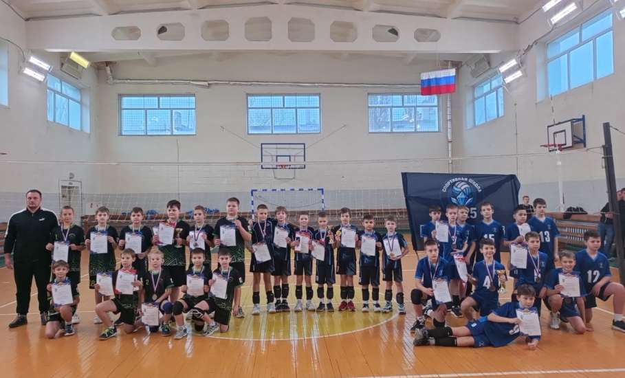 В Ельце прошло открытое первенство по волейболу