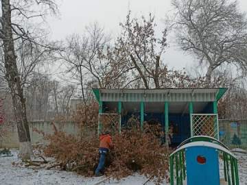 В Ельце благоустраивают территорию каждый день. Такая работа