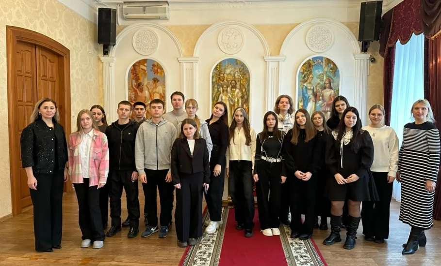 11 &laquo;А&raquo; класс школы №10 побывал на экскурсии в ЗАГСе в преддверии профессионального праздника ведомства, который отмечается 18 декабря!