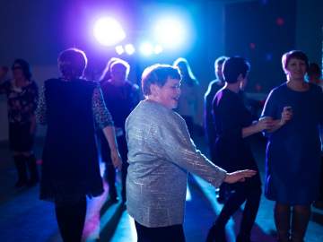 13 декабря в &laquo;Доме культуры железнодорожников&raquo; прошёл фестиваль &laquo;Серебряная дискотека&raquo; для старшего поколения в рамках проекта &laquo;Жить по-новому&raquo;