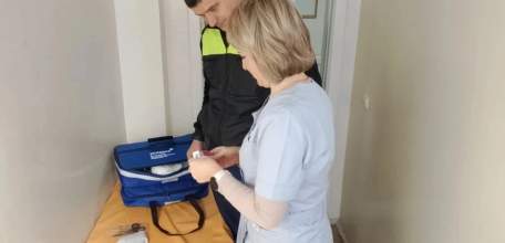 В Елецком округе медики обучают сотрудников Госавтоинспекции оказанию первой помощи пострадавшим с применением специальных укладок