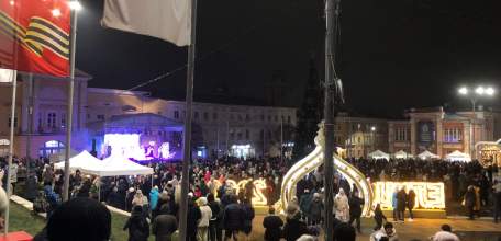 В городе Ельце сегодня состоялся предновогодний концерт на площади Ленина