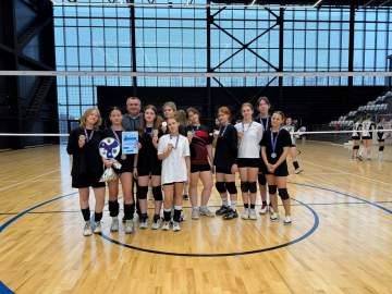 19 декабря во Дворце спорта имени Александра Петрова прошел Новогодний турнир по волейболу среди женских команд