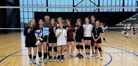 19 декабря во Дворце спорта имени Александра Петрова прошел Новогодний турнир по волейболу среди женских команд