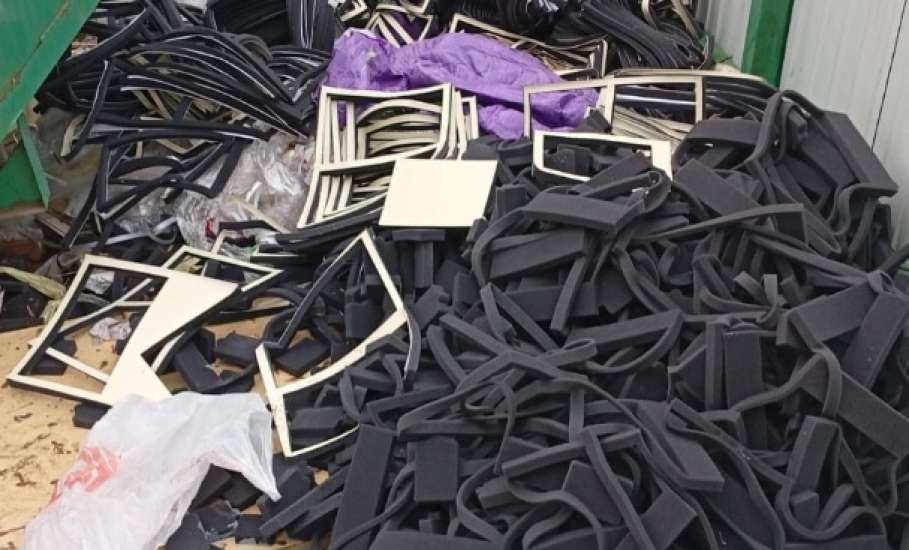 На мусорку в Ельце выбросили щенков! Сотрудники &laquo;Тэко-Сервиса&raquo; их спасли!