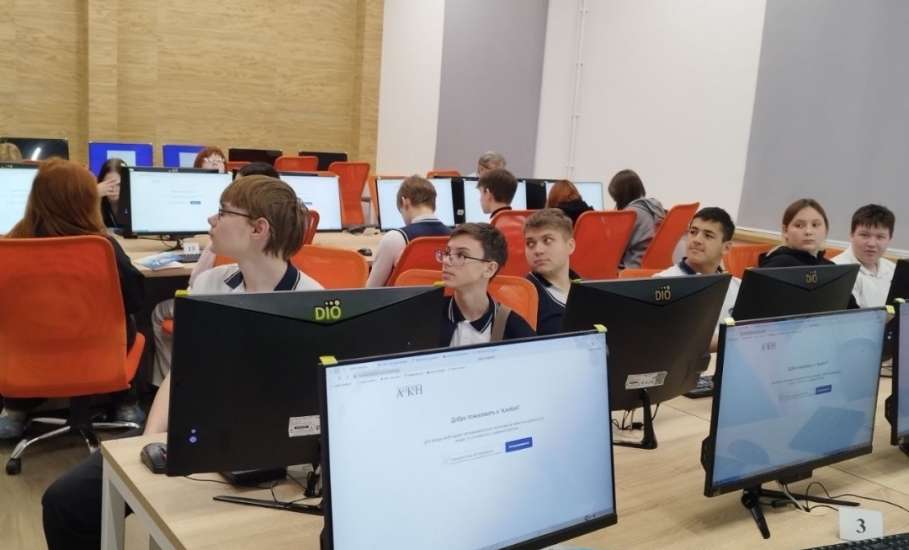 22 декабря 2025 года девятиклассники МБОУ СШ №23 г. Ельца посетили Центр молодёжной карьеры в г. Липецк