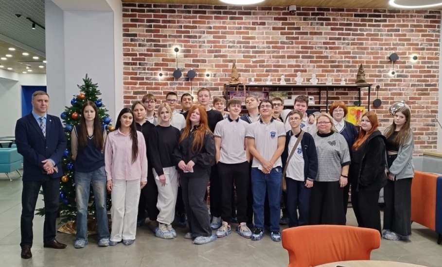 22 декабря 2025 года девятиклассники МБОУ СШ №23 г. Ельца посетили Центр молодёжной карьеры в г. Липецк