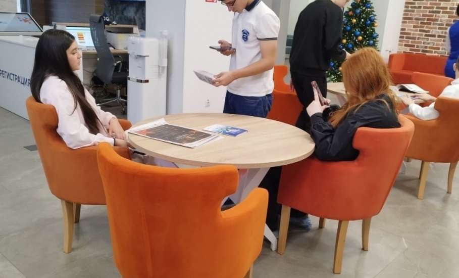 22 декабря 2025 года девятиклассники МБОУ СШ №23 г. Ельца посетили Центр молодёжной карьеры в г. Липецк