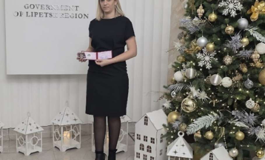 Советник директора по воспитанию школы №1 им. М. М. Пришвина Волкова Екатерина Михайловна награждена почётным знаком &laquo;Доброволец Липецкой области&raquo;