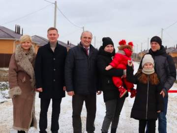 В Елецком районе вручают ключи от домов сотрудникам, работающим в сельхозхозяйственном секторе