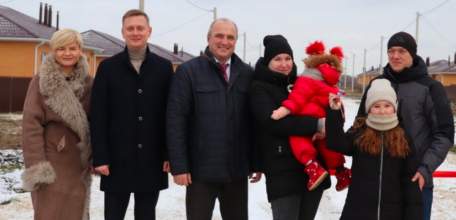 В Елецком районе вручают ключи от домов сотрудникам, работающим в сельхозхозяйственном секторе