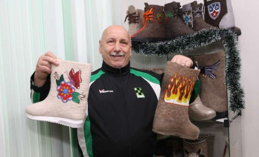 Выпал снег &mdash; пора обувать валенки! Ельчанин Владимир Казаков делает валенки вручную по старинным технологиям