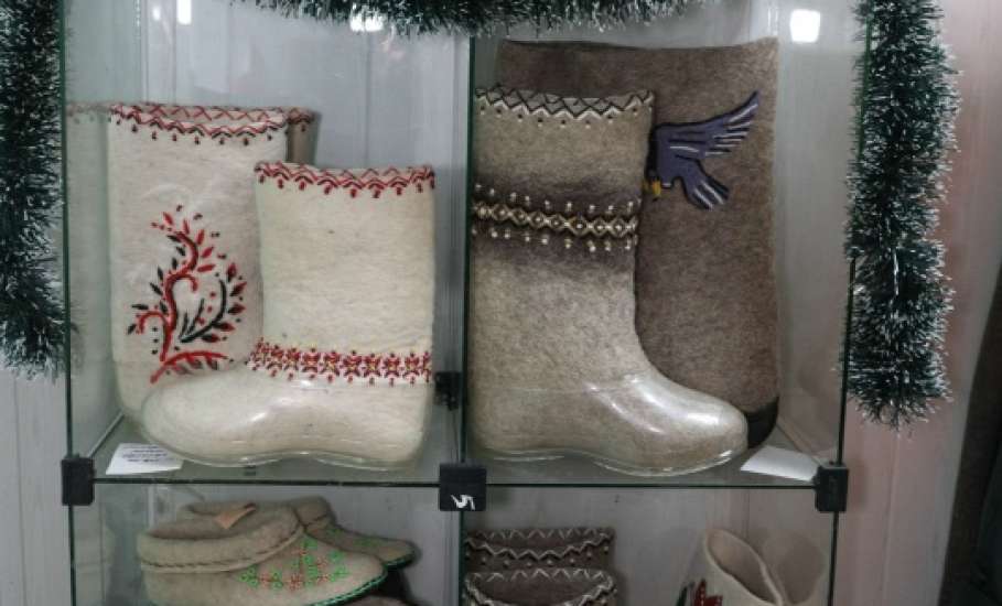 Выпал снег &mdash; пора обувать валенки! Ельчанин Владимир Казаков делает валенки вручную по старинным технологиям