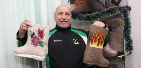 Выпал снег &mdash; пора обувать валенки! Ельчанин Владимир Казаков делает валенки вручную по старинным технологиям