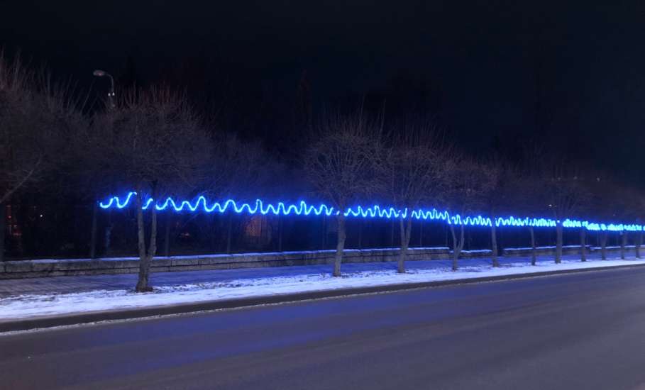 В Ельце наконец освободили старинную ограду Горсада от баннеров!