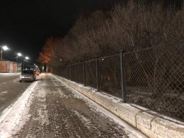 В Ельце наконец освободили старинную ограду Горсада от баннеров!