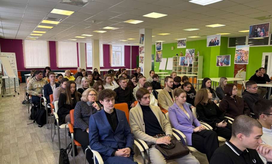 Студенты ЕГУ имени И.А. Бунина встретились с представителями Центра развития креативных индустрий