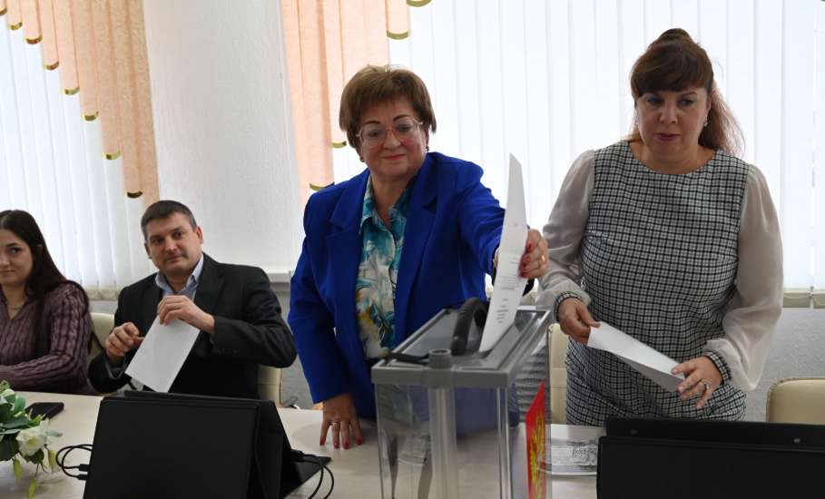 В администрации Елецкого округа состоялось первое организационное заседание территориальной избирательной комиссии нового состава