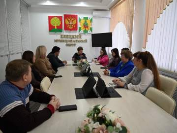 В администрации Елецкого округа состоялось первое организационное заседание территориальной избирательной комиссии нового состава