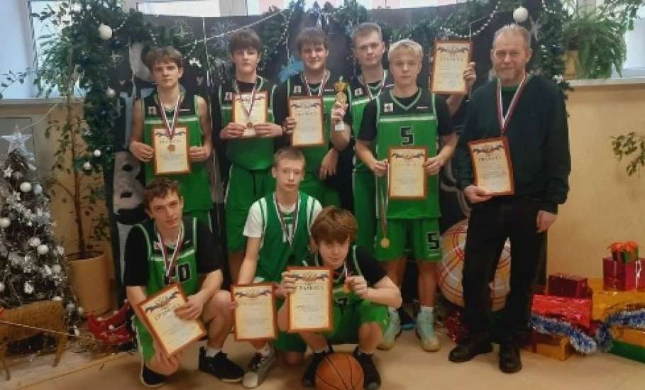 Елецкие баскетболисты из лицея №5 привезли бронзовые медали из Липецка