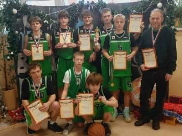 Елецкие баскетболисты из лицея №5 привезли бронзовые медали из Липецка