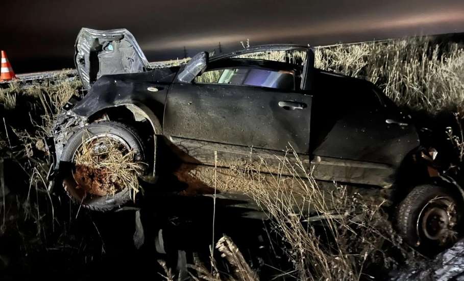 В Грязинском районе пострадал водитель съехавшей в кювет иномарки