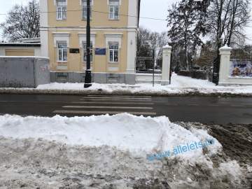 Прошлогодние проблемы Ельца повторяются! Участки пешеходных переходов забывают убирать от снега и грязи!