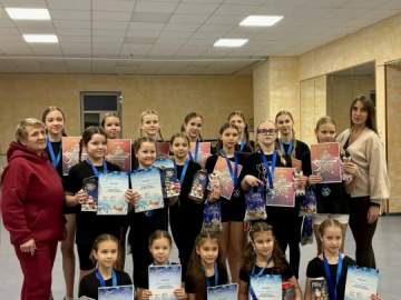 Образцовый коллектив эстрадного танца &laquo; Мириданс&raquo; провел открытый урок по акробатике