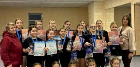 Образцовый коллектив эстрадного танца &laquo; Мириданс&raquo; провел открытый урок по акробатике