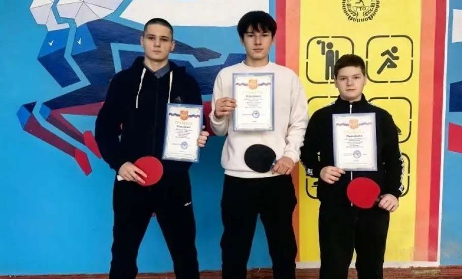 В преддверии Нового года состоялся открытый Новогодний турнир по настольному теннису среди обучающихся МАОУ ДО &laquo;Детско-юношеский центр им. Б. Г. Лесюка&raquo;