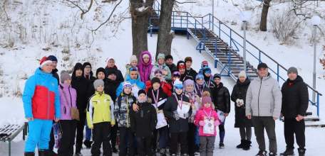 В прошедшие выходные воспитанники отделения лыжных гонок спортивной школы Елецкого округа устроили настоящую зимнюю сказку на снегу
