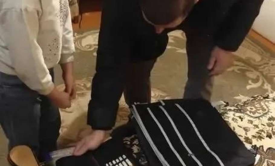 Сотрудники администрации города Ельца, депутаты горсовета, исполняют новогодние желания! Пока маленьких детей!