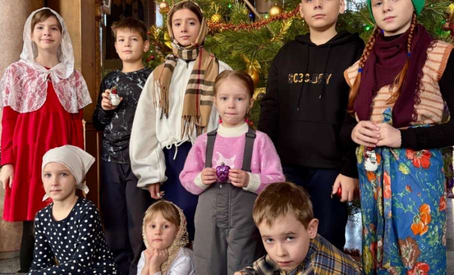 Знаменский женский монастырь приглашает наряжать ёлки в храме к Рождеству Христову!