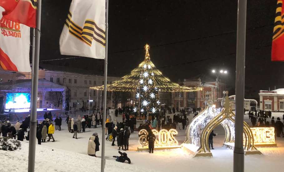 На площади Ленина сегодня в 18:00 &mdash; &laquo;Новый год в кругу друзей&raquo; поздравительная программа Лебедянского МО!